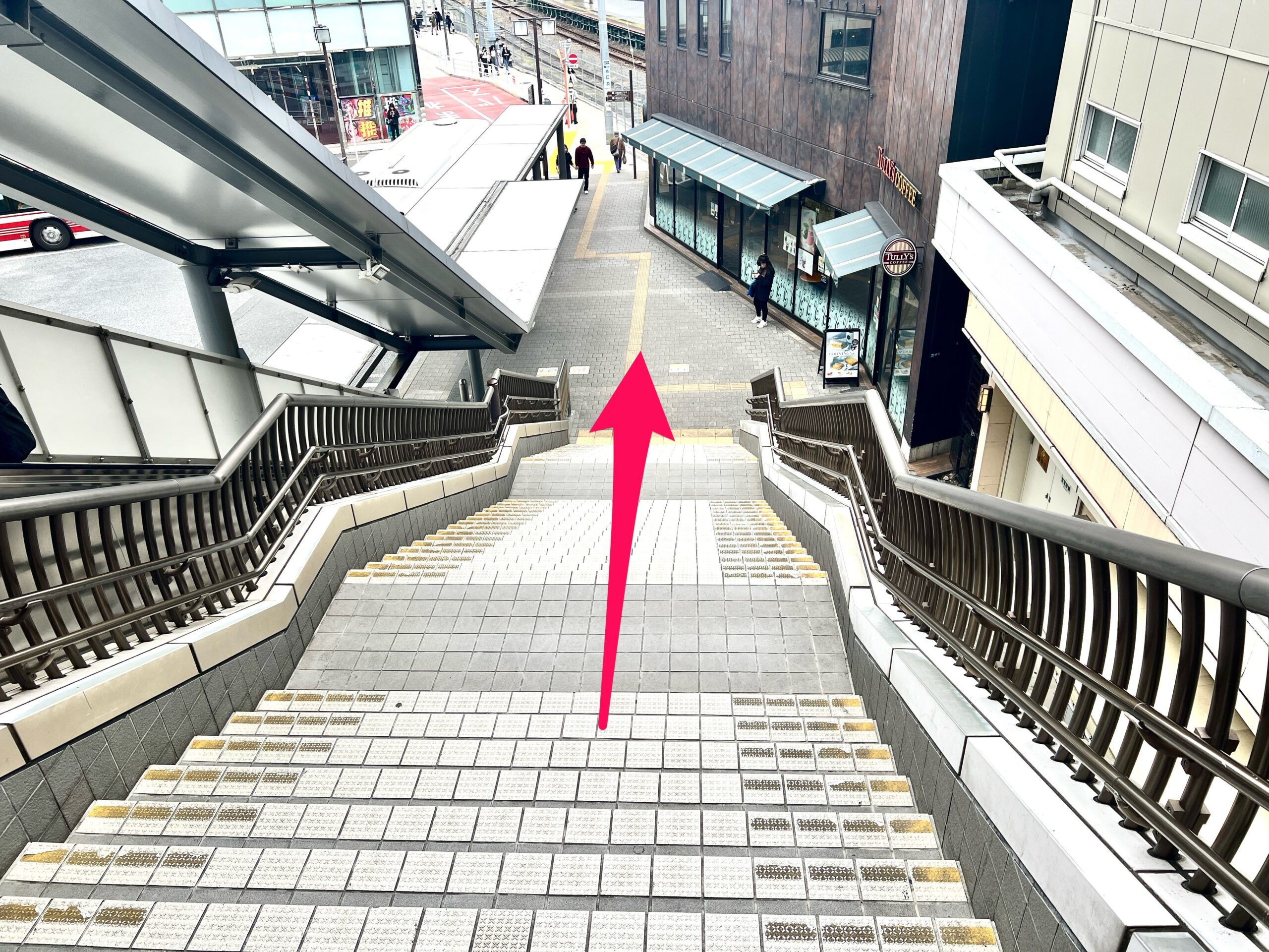 階段を下ります。