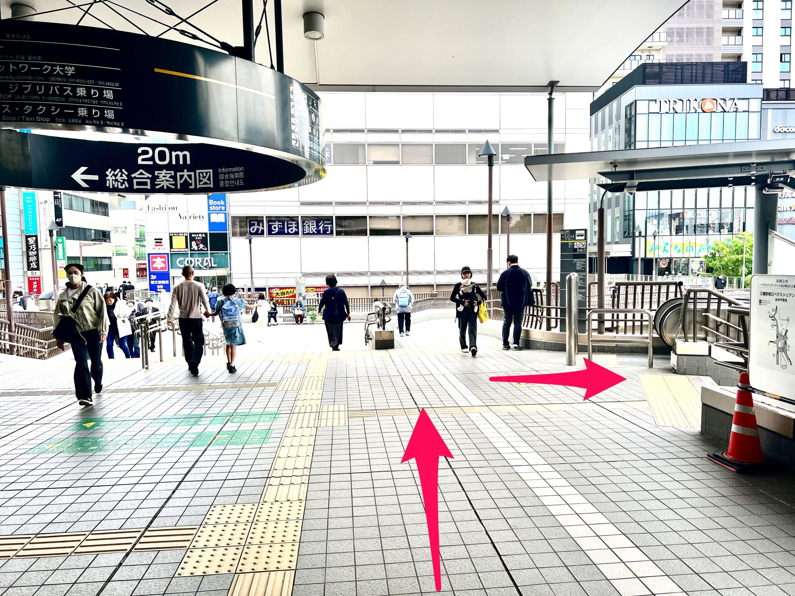 ロータリー入口を右に曲がります。